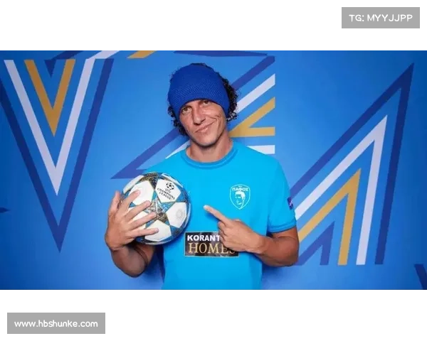 大卫路易斯球场角色与位置解析 如何理解他在防线和中场的独特作用